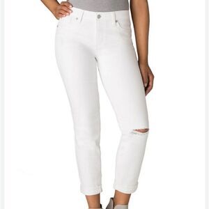 - Levi's signature mid rise skin cuff white jeans